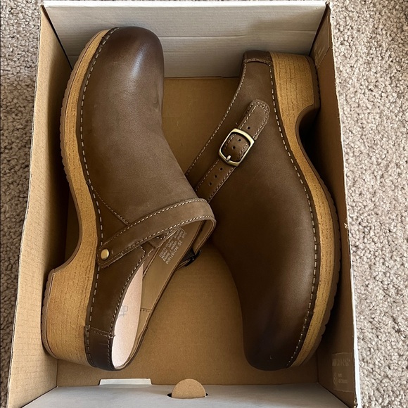 NIB Sz 39 Dansko Burnished Nubuck Clog - Picture 2 of 7